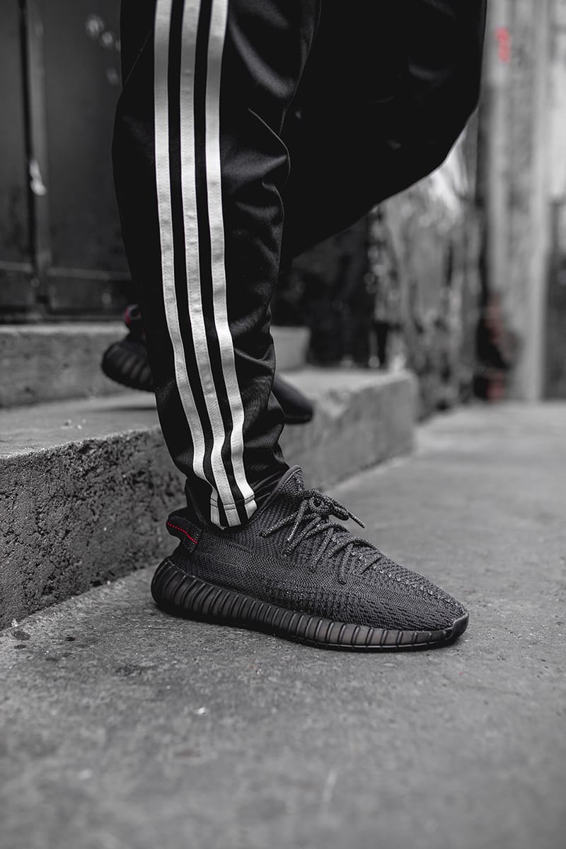 Triple 2025 black yeezy