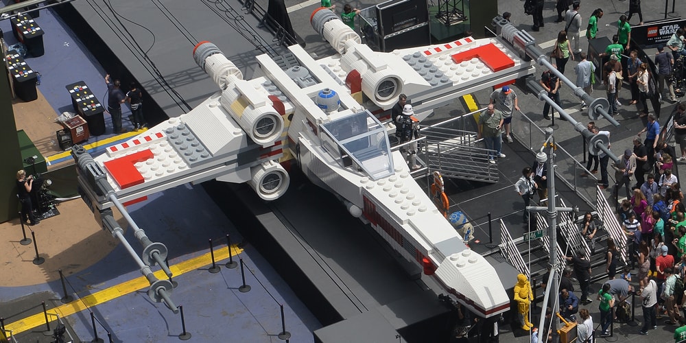LEGO построила X-Wing из «Звездных войн» в натуральную величину для Парижского авиасалона