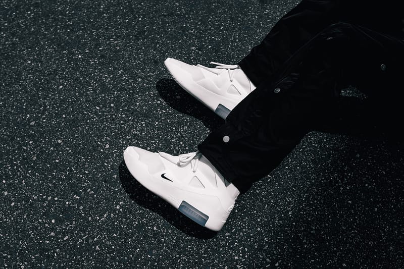 Air fear of outlet god on feet