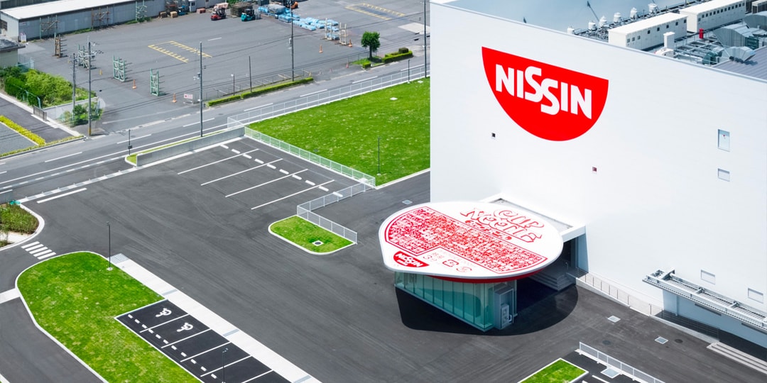 Новая фабрика Nissin в Кансай имеет вход, оформленный в виде чашки с лапшой