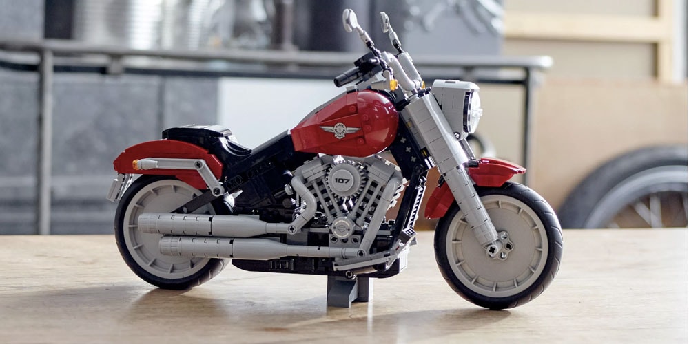 Создатель LEGO увековечил толстого мальчика Harley-Davidson