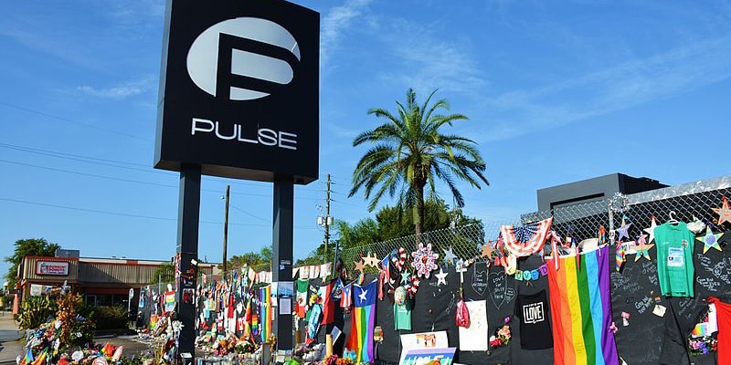Общественная группа выступила против резни в ночном клубе Pulse в частном музее