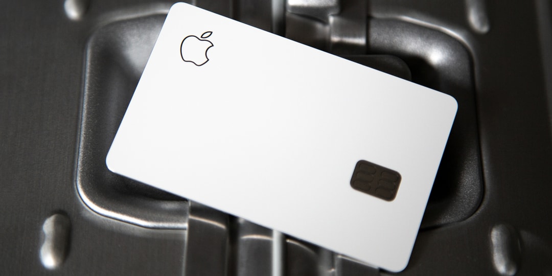 Компания создала специальный чехол специально для Apple Card