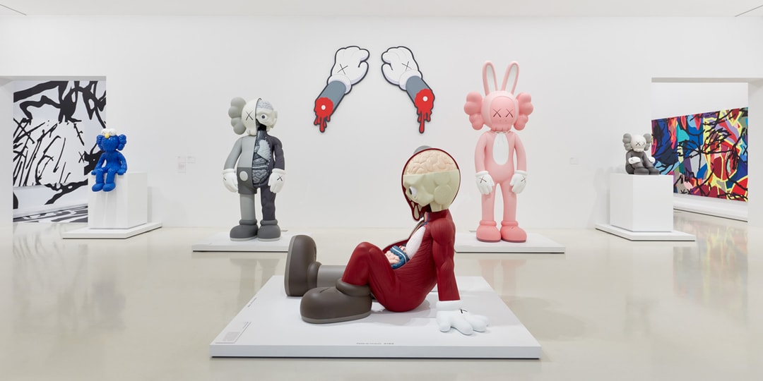 Эксклюзивный взгляд на выставку KAWS «СОБРАНИЕ В ЭПОХУ ОДИНОЧИЯ»