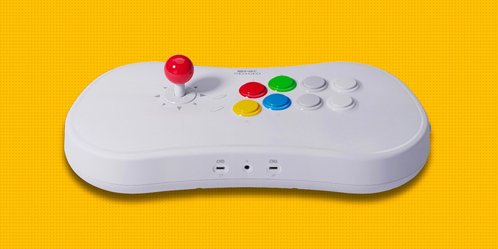 NEOGEO Arcade Stick Pro объединяет игровую консоль и контроллер в одном