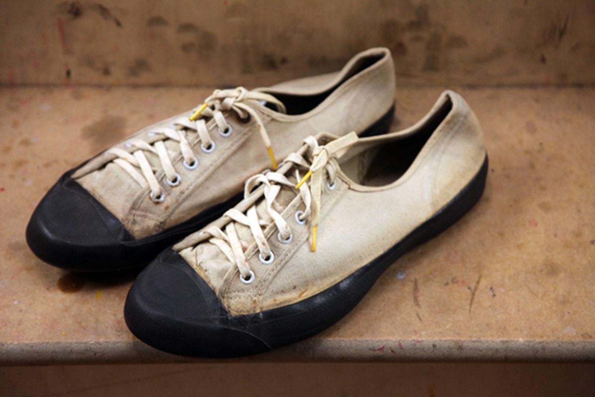 Total 77+ imagen who invented tennis shoes Abzlocal.mx