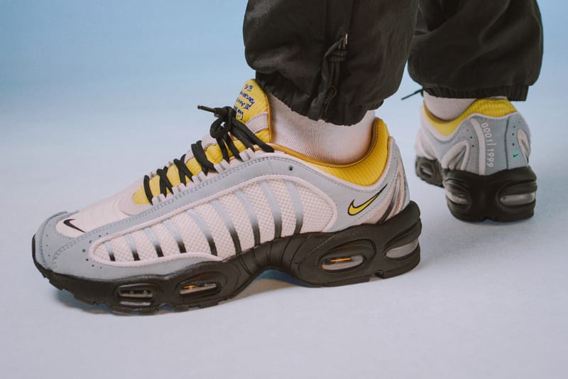 Nike air max on sale tailwind iv on feet