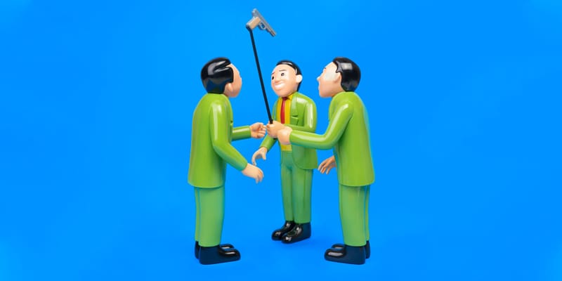 Joan Cornellà 'SELFIE GUN' Vinyl Figure Release | Hypebeast