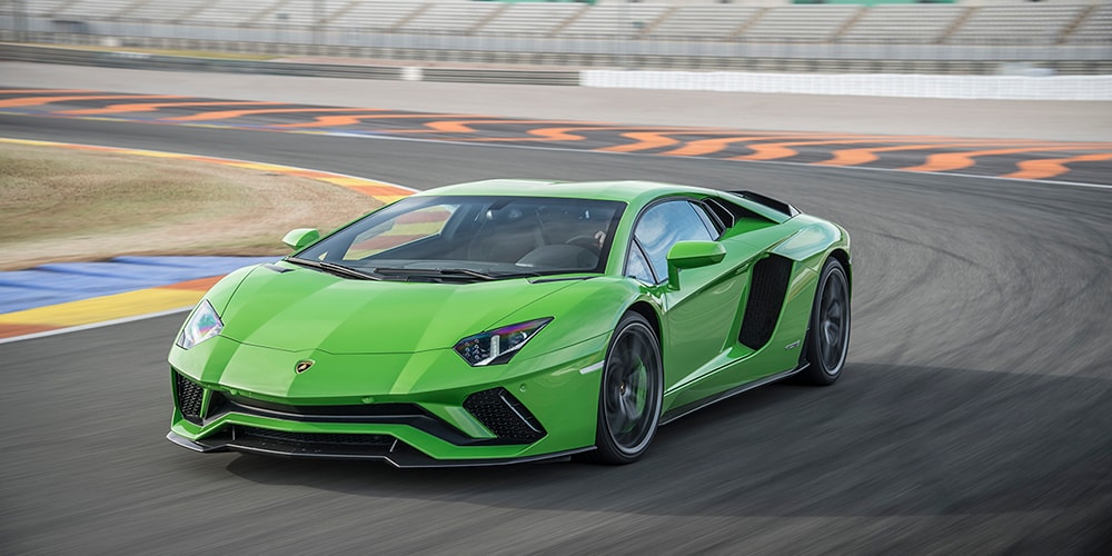 Сообщается, что Lamborghini работает над трековым Aventador SVR