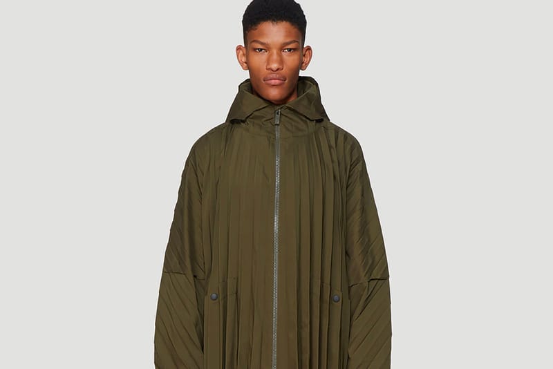 PLEATS PLISSE ISSEY MIYAKE リバーシブルダウン Padded Pleats Blouson in Green – SVRN