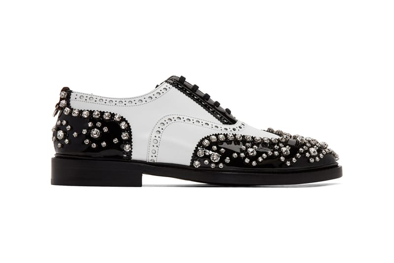 Burberry shoes shop black white