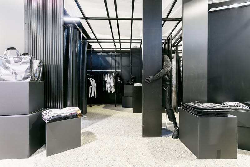 Comme des outlet garcons store finder