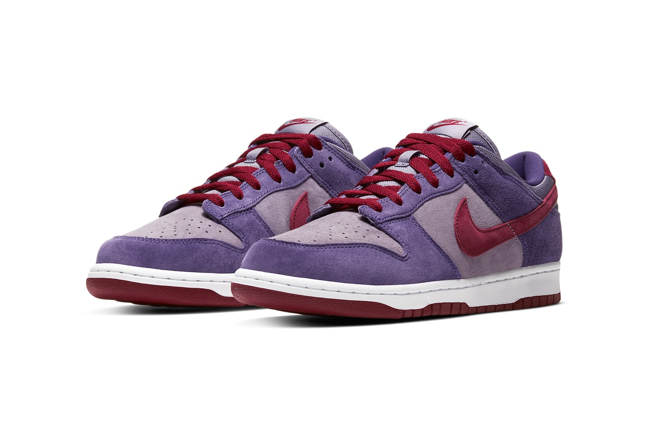 dunk red plum on feet