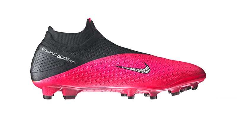 Nike boots black store and pink