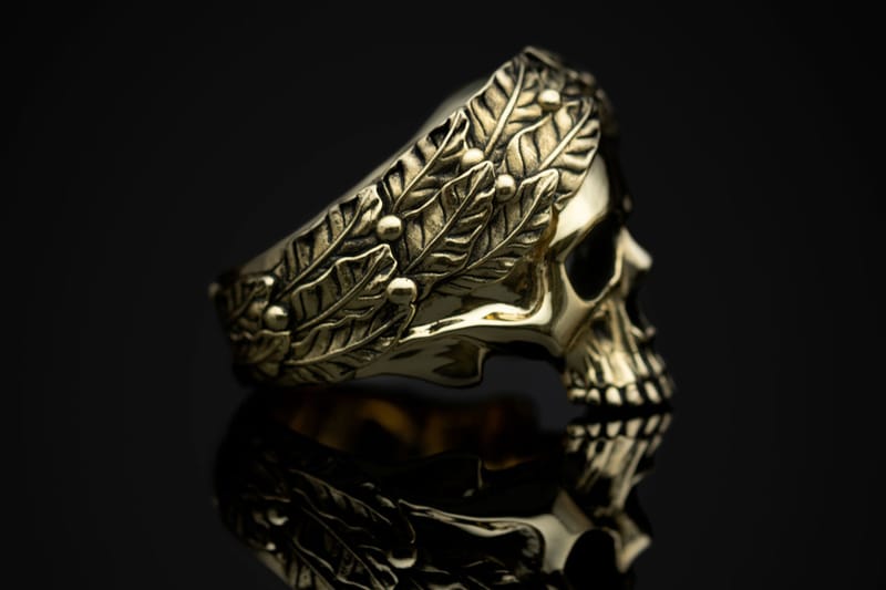 Gold skull on sale ring eft