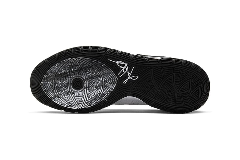 Nike kyrie hot sale 4 oreo