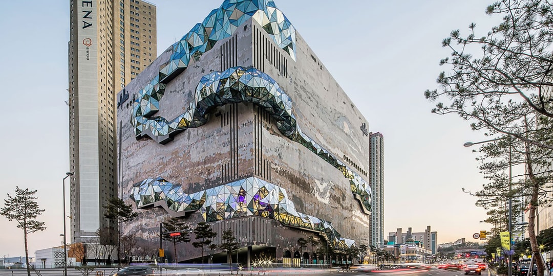 Южнокорейская галерея Gwanggyo отличается привлекательным мозаичным каменным фасадом