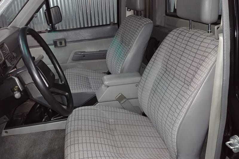 1985 toyota deals pickup interior parts