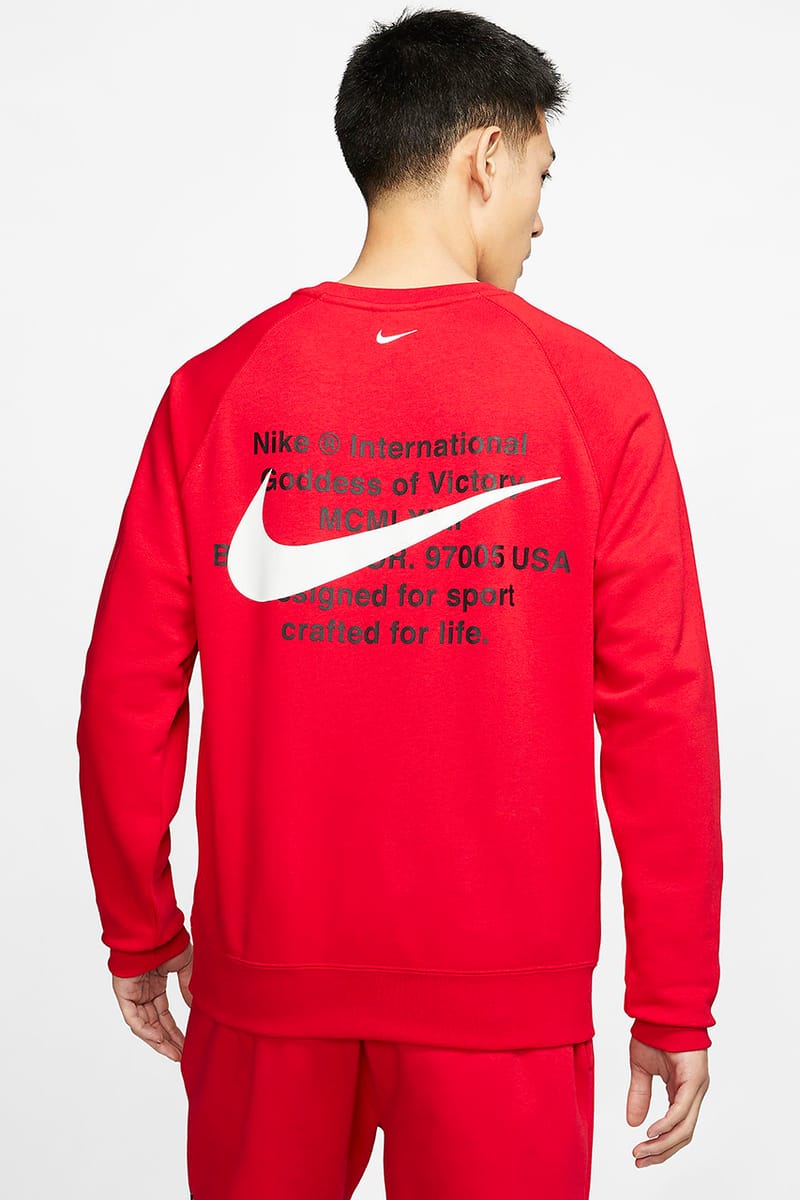 Nike sweatshirt swoosh discount crew