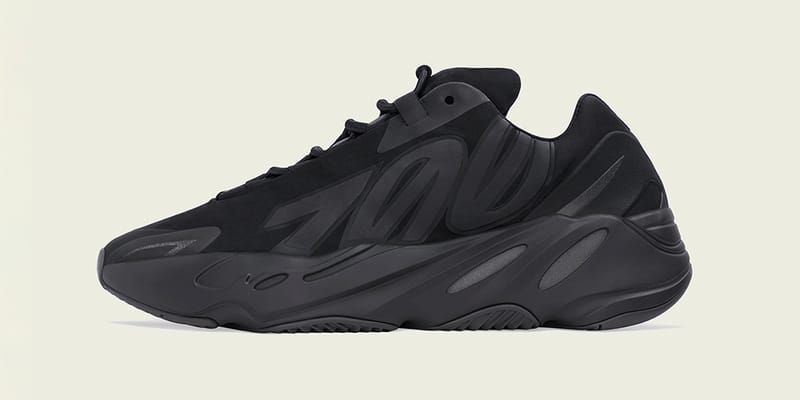 Yeezy mnvn hot sale triple black