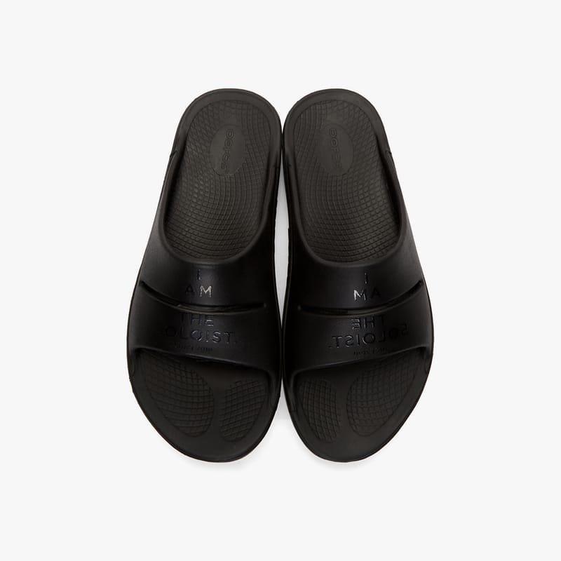 Oofos house online slippers