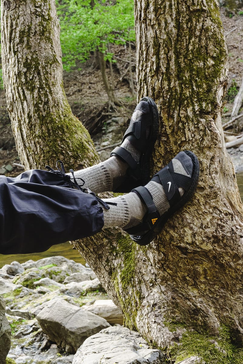 Nike acg air deschutz on online feet