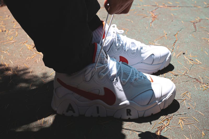 Nike air outlet barrage on feet