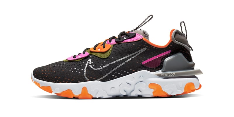 Black and best sale pink nike react