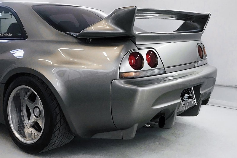 TLV R33 GT-R V-spec 改 　VeilSide フルエアロ仕様 Nissan Skyline GT-R R33 Veilside Combat Evolution for Sale | Hypebeast