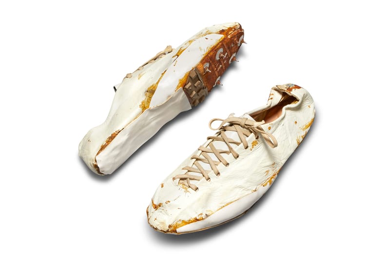 Nike clearance gold spikes