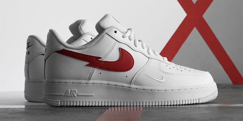 Air force 1 white with red and blue swoosh sale