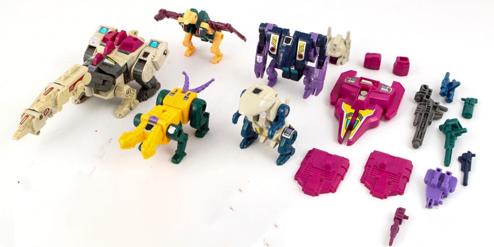 Фанат «Трансформеров» показывает каждую фигурку Hasbro «Поколение 1» из своей коллекции игрушек