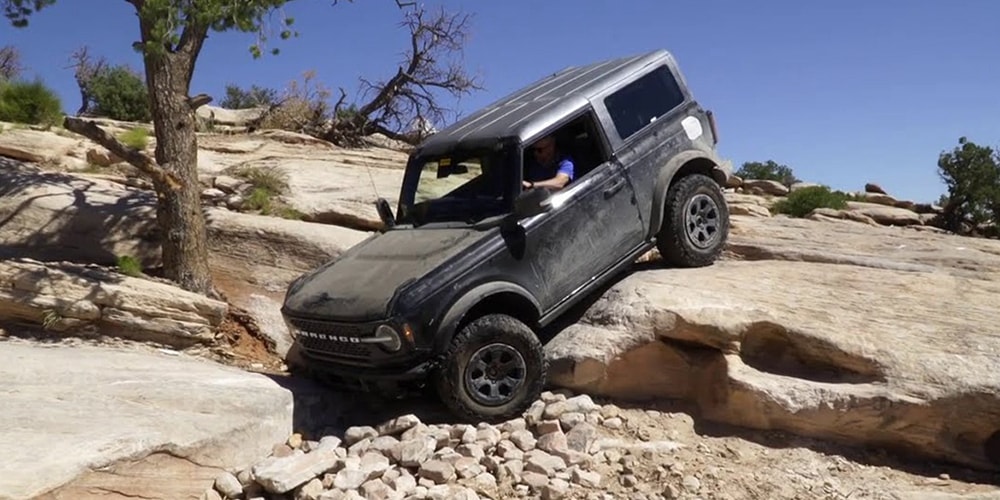 Посмотрите, как Ford Bronco 2021 года разрушает Моав, пересеченную местность Юты