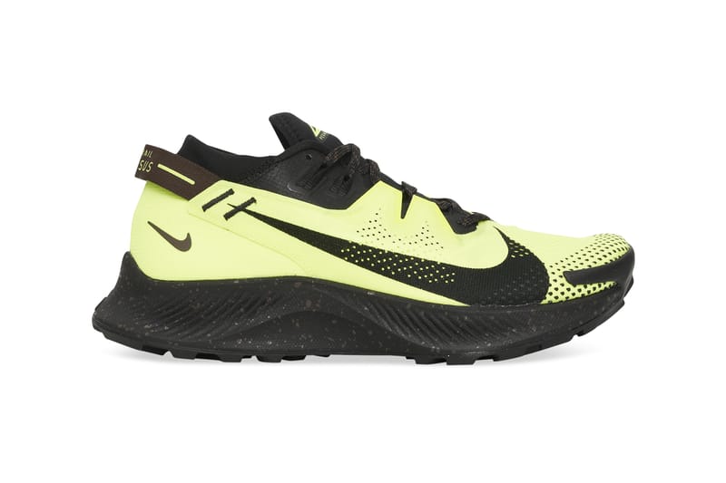 nike pegasus trail volt