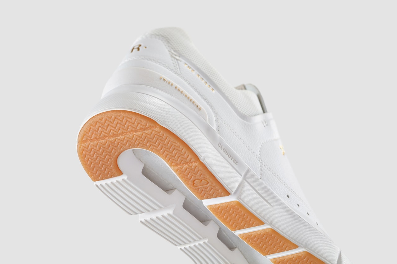 roger center court shoe