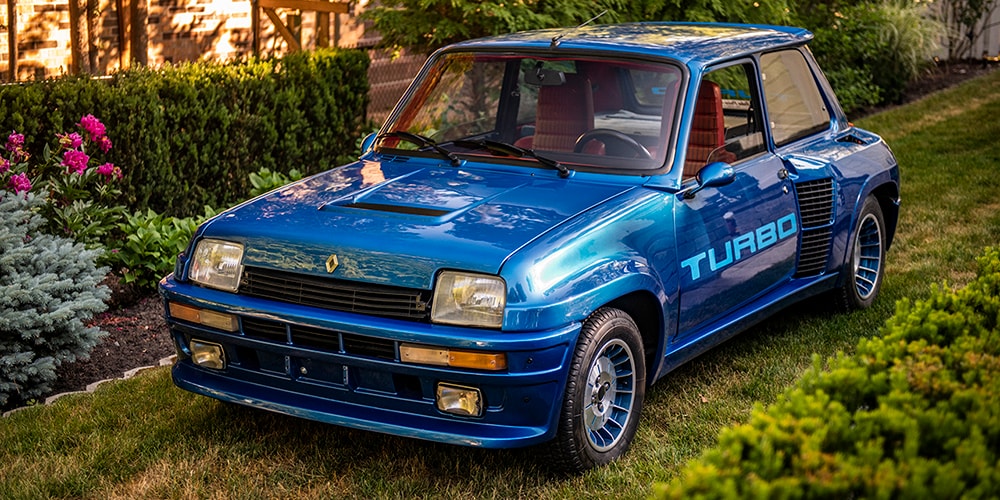 Культовая классика, включая Renault R5 Turbo, Ford Thunderbird и VW Beetle, лидирует на онлайн-аукционе