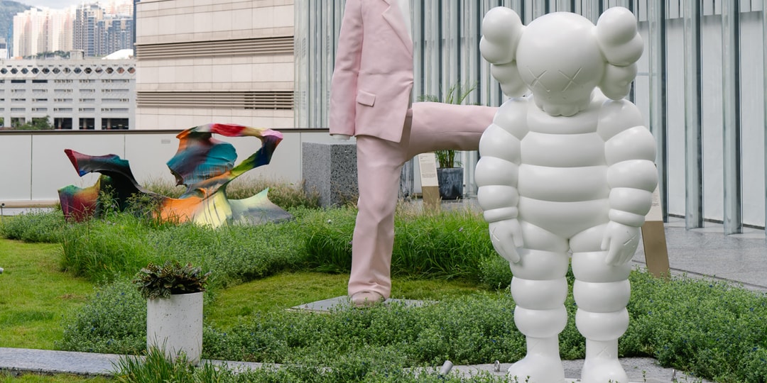 KAWS представляет гигантскую статую «WHAT PARTY» в Гонконге