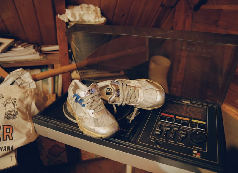 スニーカー GOLDEN  DAD-STAR SNEAKERS Men's Dad-Star in white and gray suede and white leather star