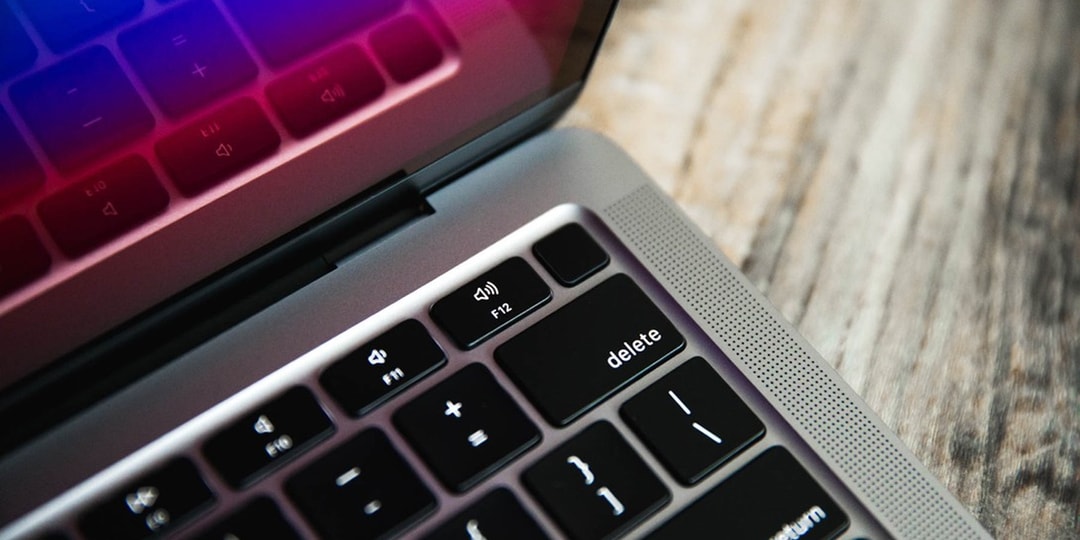 Взгляните поближе на новейший Macbook Air от Apple и зарядное устройство MagSafe Duo