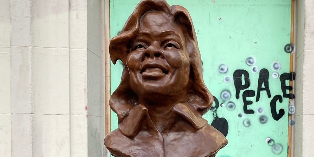 Разрушенную статую Бреонны Тейлор в Окленде украли