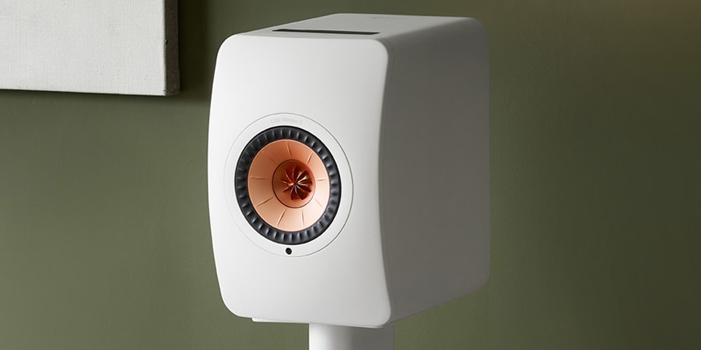 KEF представляет небольшой, но мощный одноядерный сабвуфер KC62