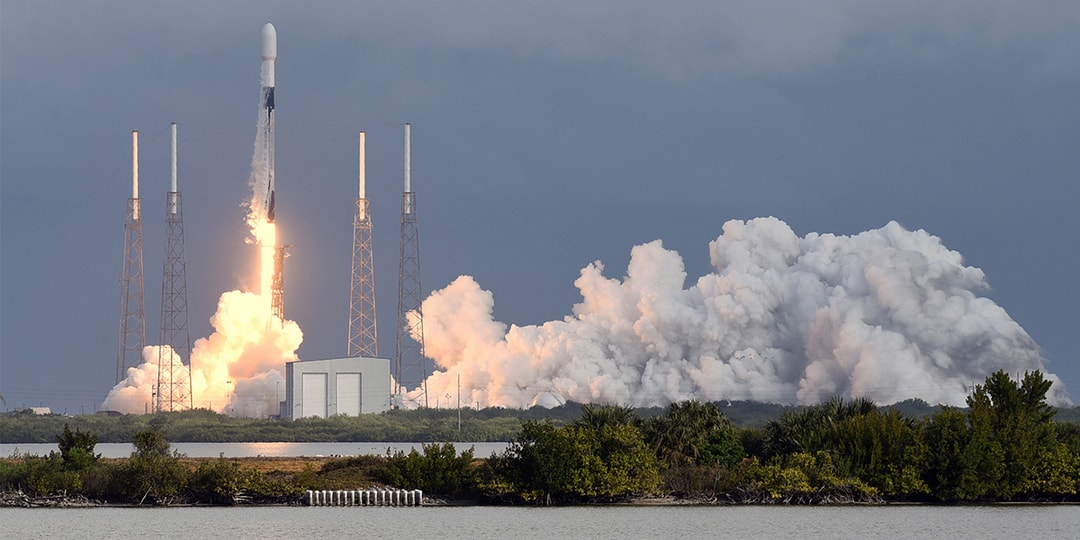 SpaceX запустила в космос рекордные 143 спутника