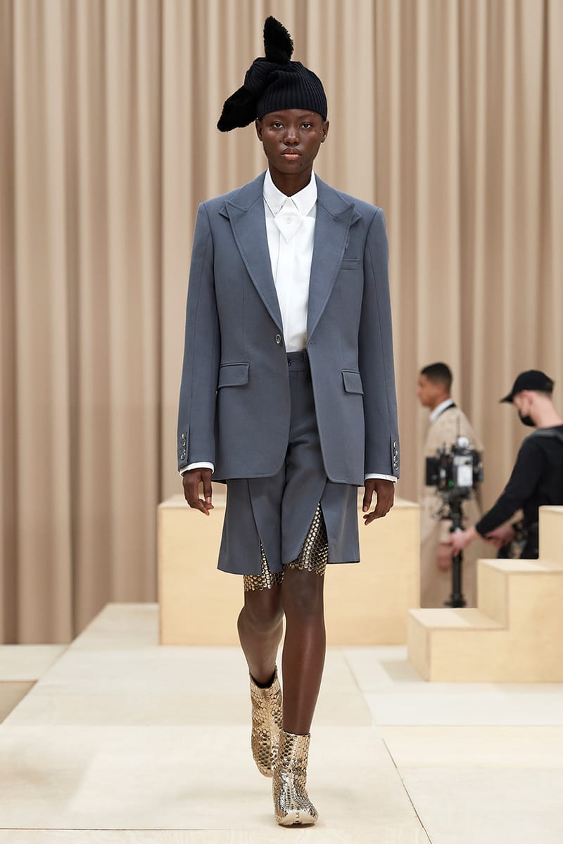 BURBERRY☆高級感溢れるスーツ Burberry Menswear FW21 'Escapes' Presentation | Hypebeast