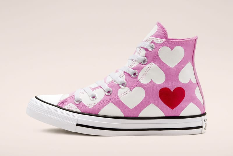 White converse w outlet hearts