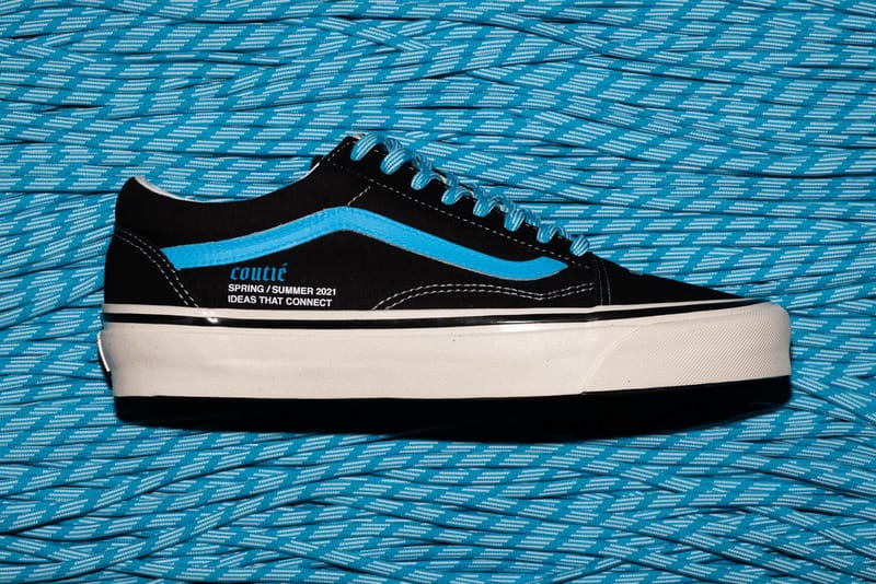 Vans old skool logo on sale stripe