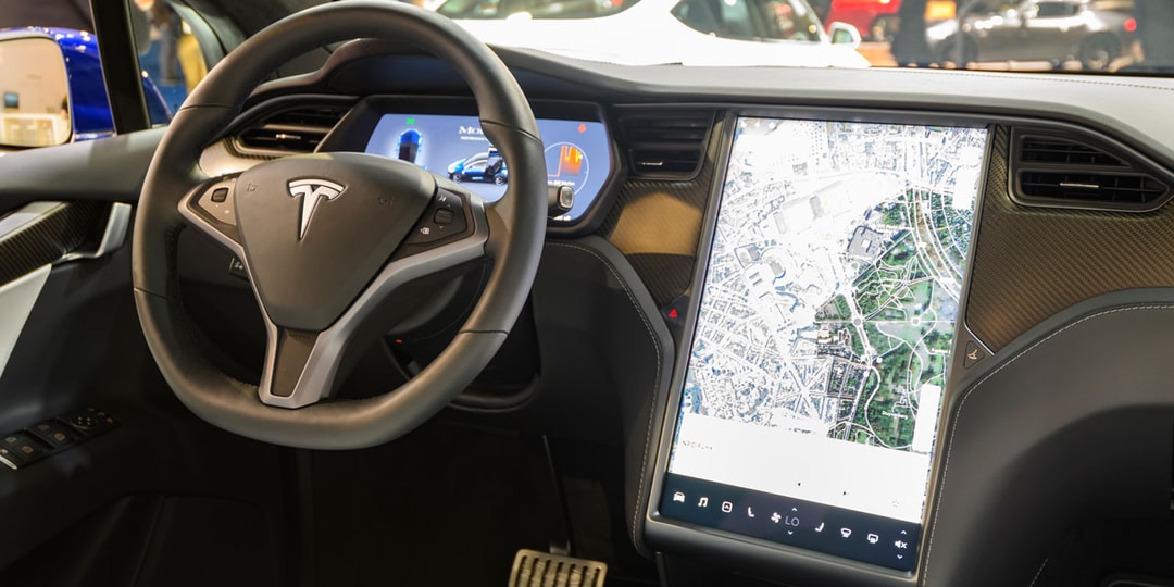 В новом отчете утверждается, что Teslas можно «легко обманом заставить» управлять автопилотом без водителя