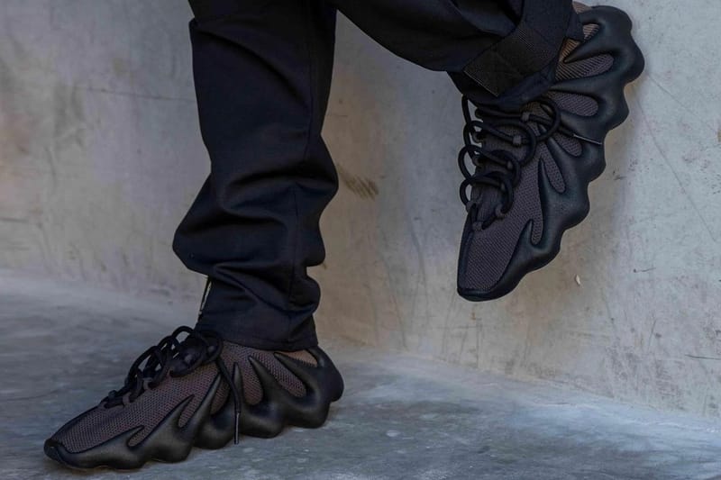 Yeezy utility black hot sale on feet