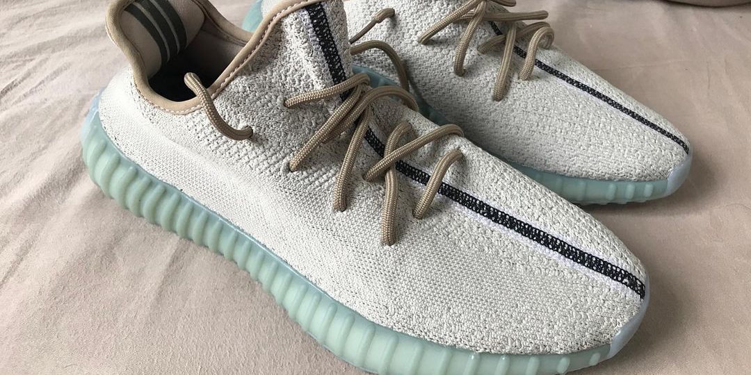 Adidas YEEZY BOOST 350 V2 представлены в новой цветовой гамме Bone и Blue