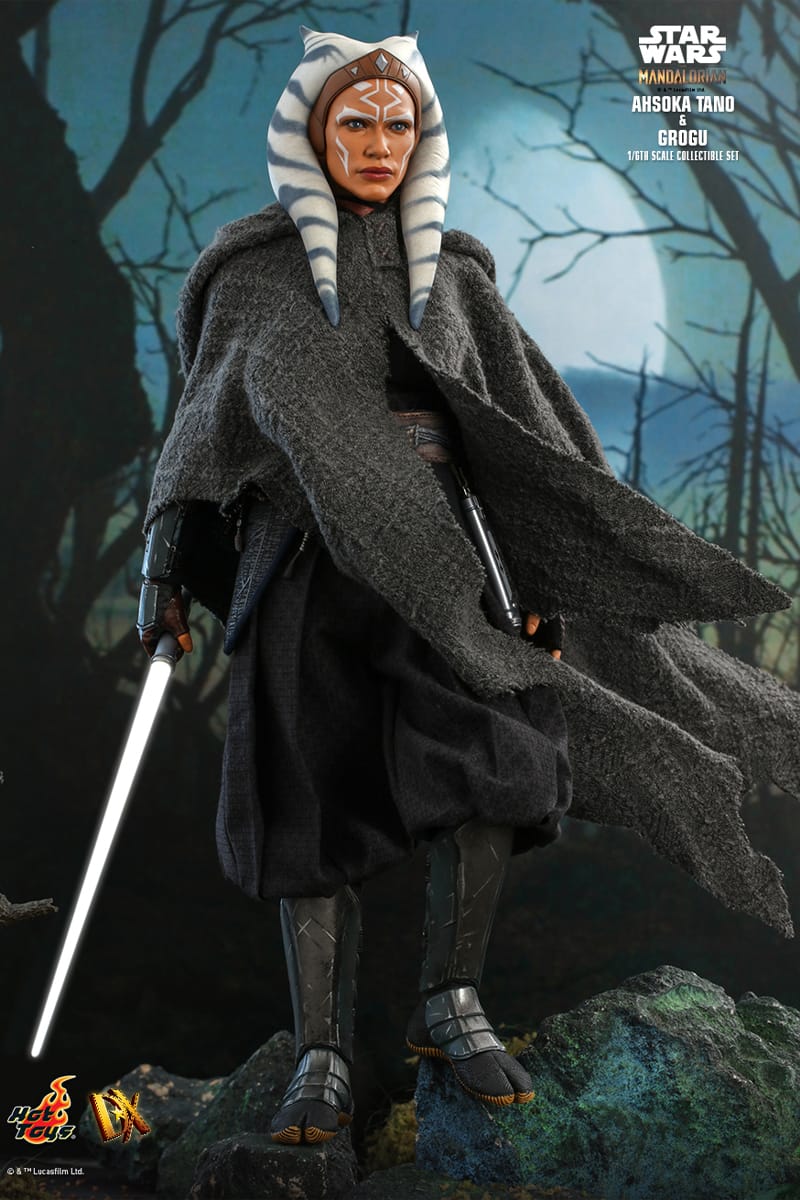 Hot Toys 'The Mandalorian' Ahsoka Tano & Grogu 1/6th Figures