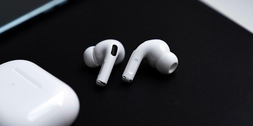 Поддельная поверхность Apple AirPods третьего поколения